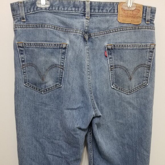 pair 2 of 2: Levi's 550 relaxed 36 x 32 men's jeans - Picture 7 of 8